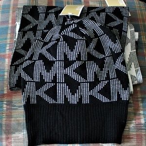 Micheal Kors Scarf Set